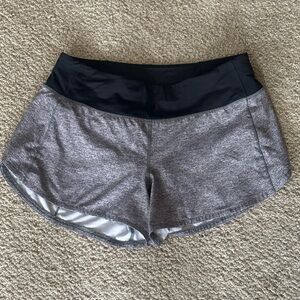 ‼️SALEE‼️ lululemon athletica grey and black shorts, size 8, 2.5 inseam